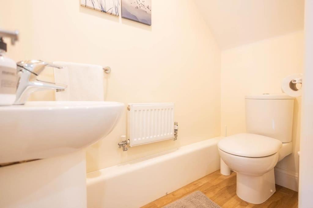The Wellness Lodge- Gym, Table Tennis, Cinema, Parking And More! Bath Extérieur photo