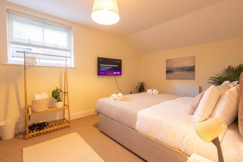 The Wellness Lodge- Gym, Table Tennis, Cinema, Parking And More! Bath Extérieur photo