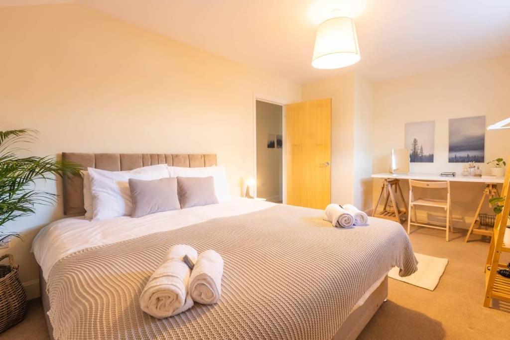 The Wellness Lodge- Gym, Table Tennis, Cinema, Parking And More! Bath Extérieur photo