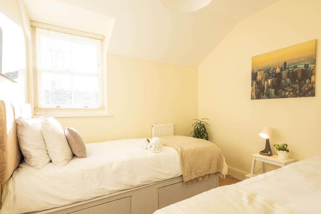 The Wellness Lodge- Gym, Table Tennis, Cinema, Parking And More! Bath Extérieur photo