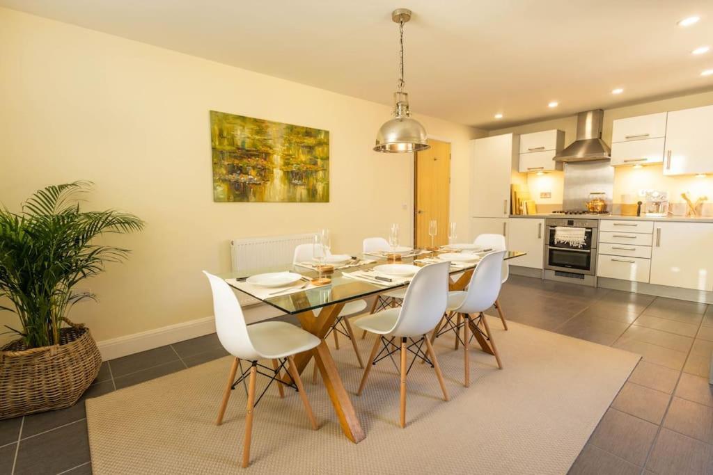 The Wellness Lodge- Gym, Table Tennis, Cinema, Parking And More! Bath Extérieur photo