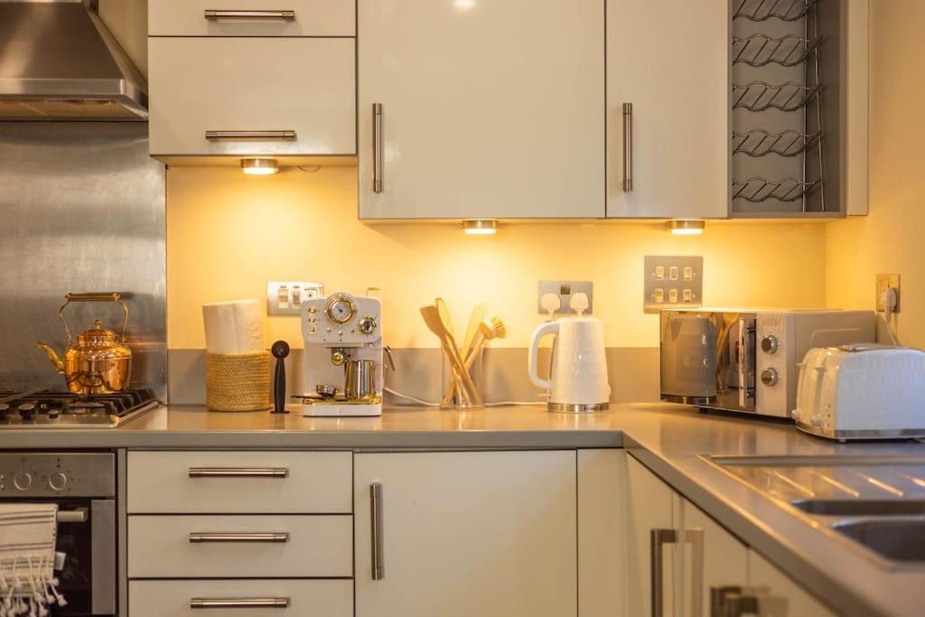 The Wellness Lodge- Gym, Table Tennis, Cinema, Parking And More! Bath Extérieur photo